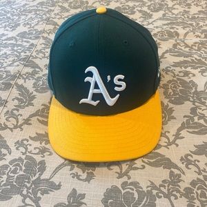 New Era Oakland A's Fitted Cap (Size 7 1/2) - BARELY WORN